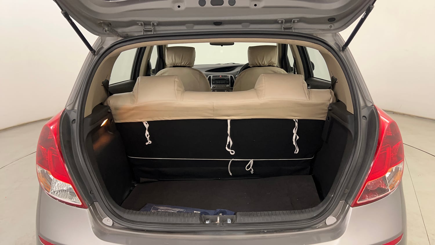 Used 2013 Hyundai i20 Magna 1.2 Petrol Manual interior DICKY INSIDE VIEW