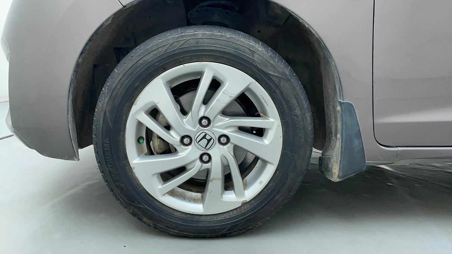 Used 2016 Honda Jazz V AT Petrol Petrol Automatic tyres LEFT FRONT TYRE RIM VIEW