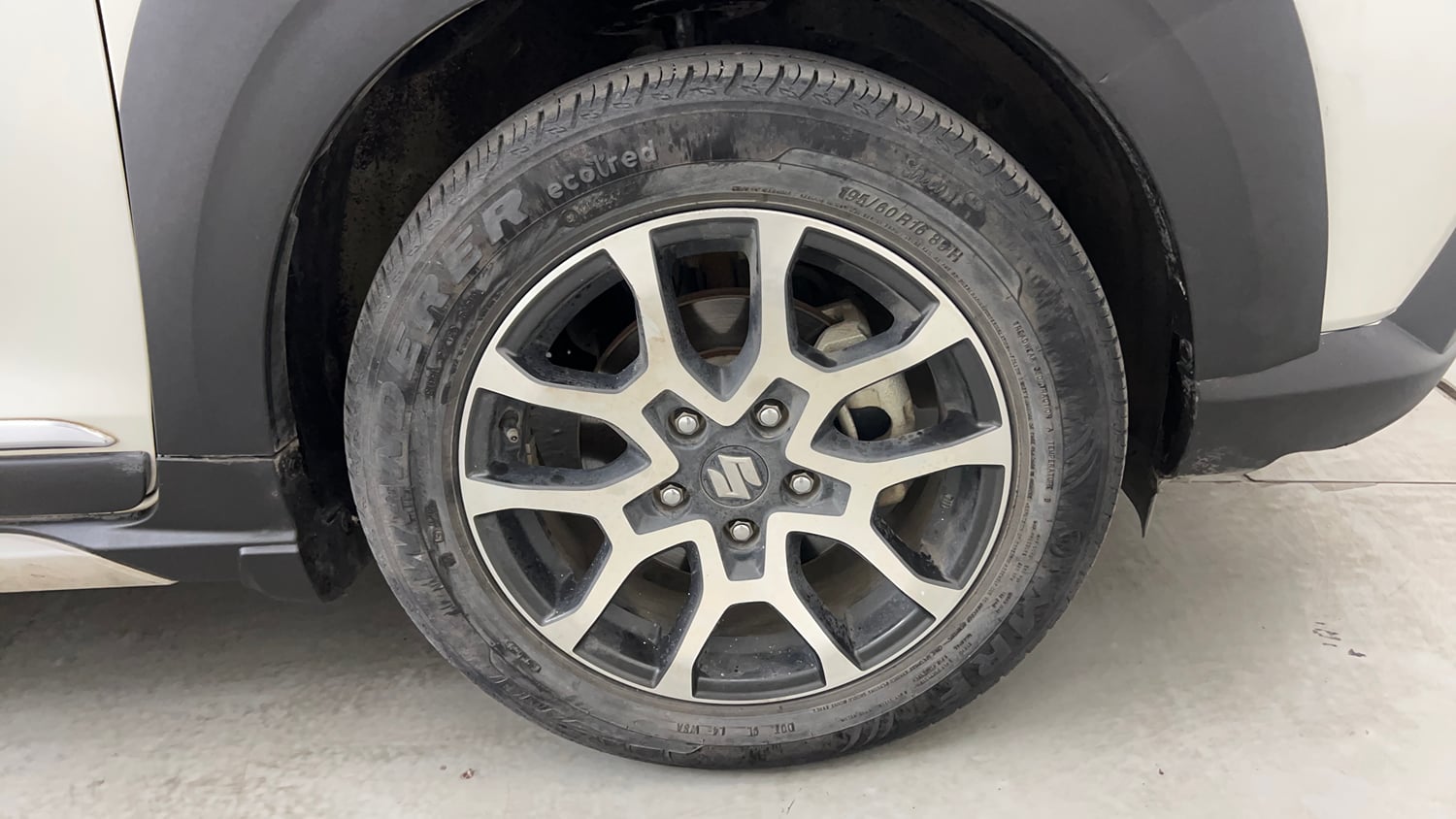 Used 2022 Maruti Suzuki XL6 Alpha MT Petrol Petrol Manual tyres RIGHT FRONT TYRE RIM VIEW