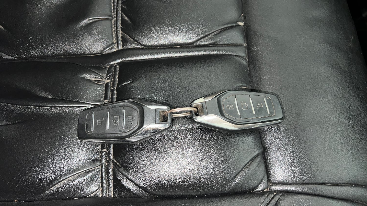Used 2018 Mahindra XUV500 W7 AT Diesel Automatic extra CAR KEY VIEW