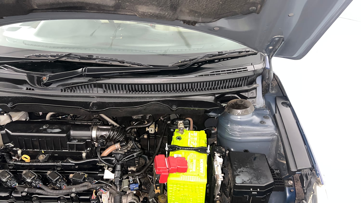 Used 2019 Maruti Suzuki Ciaz Alpha Hybrid 1.5 Petrol Manual engine ENGINE LEFT SIDE HINGE & APRON VIEW