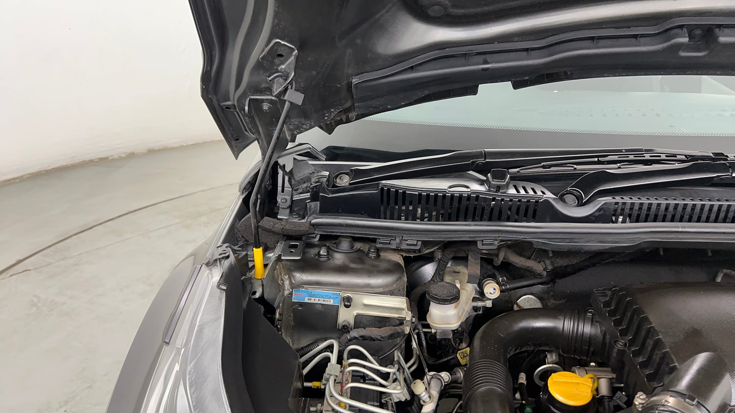 Used 2021 Tata Nexon XZA Plus Petrol Automatic engine ENGINE RIGHT SIDE HINGE & APRON VIEW