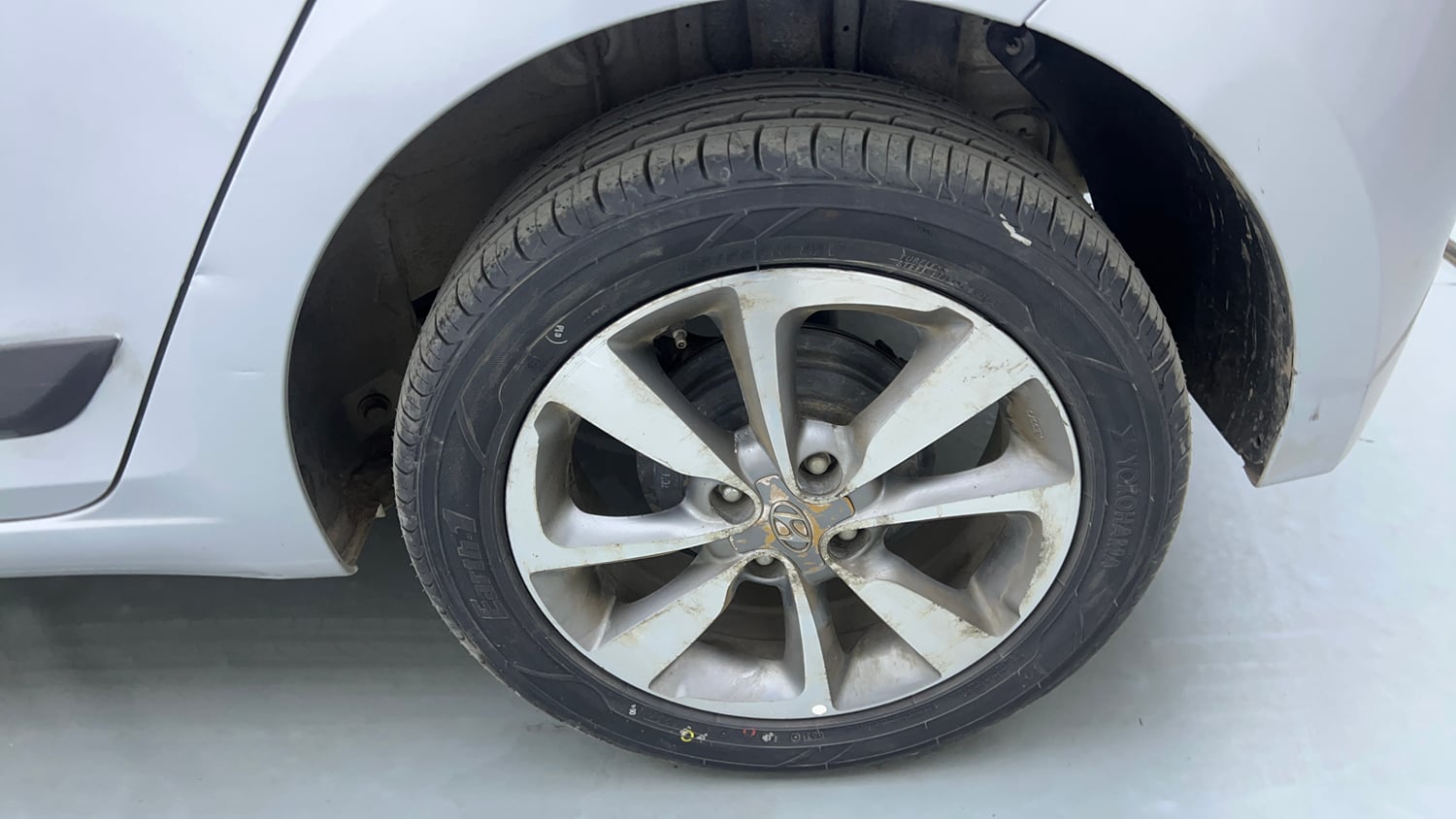 Used 2017 Hyundai Elite i20 Asta 1.2 Petrol Manual tyres LEFT REAR TYRE RIM VIEW