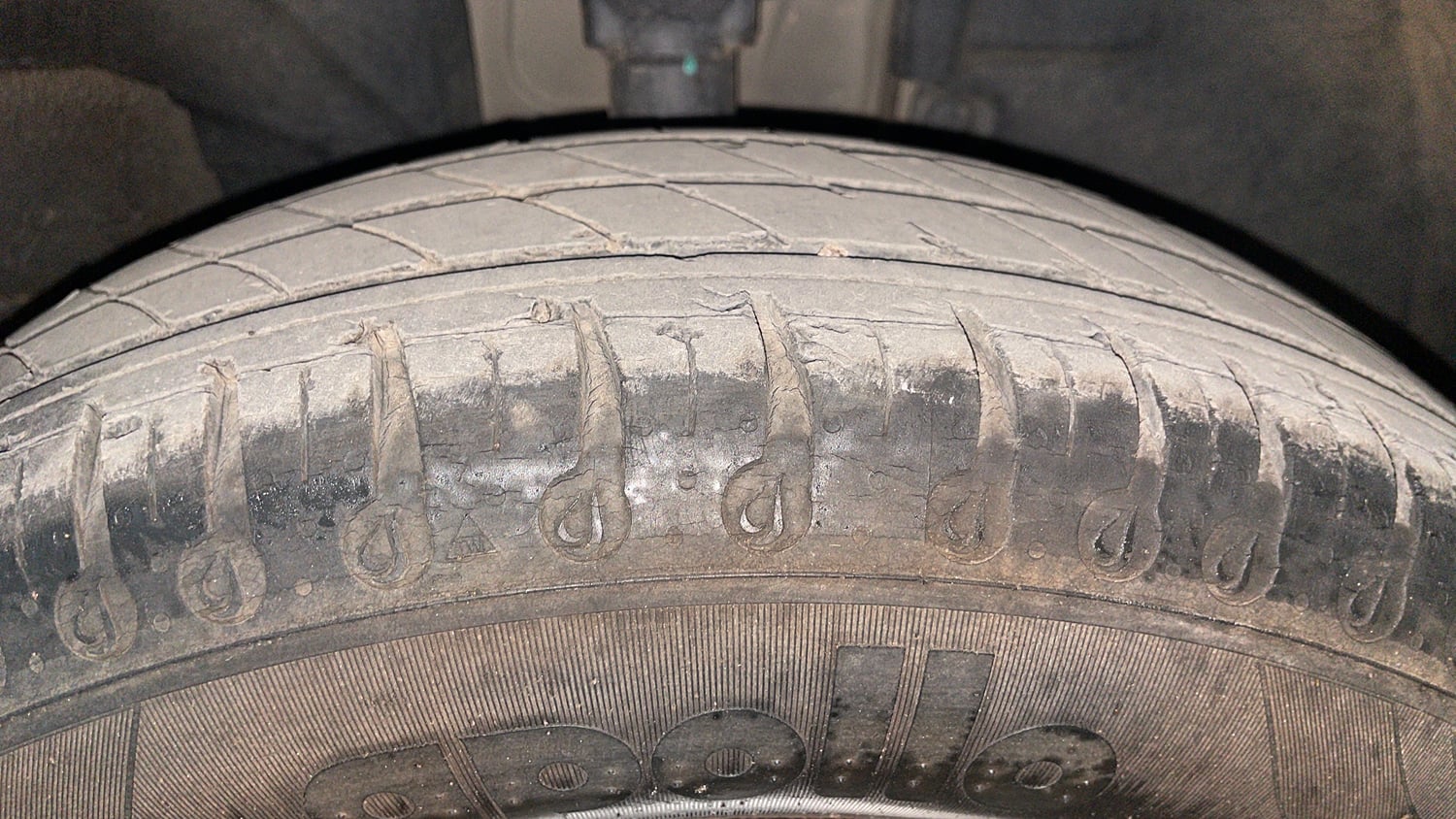 Used 2020 Renault Kwid RXT Petrol Manual tyres RIGHT FRONT TYRE TREAD VIEW