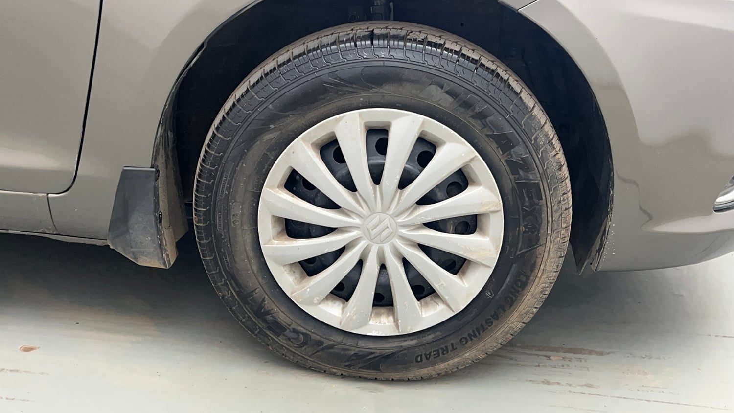 Used 2016 Maruti Suzuki Swift Dzire VXI Petrol Manual tyres RIGHT FRONT TYRE RIM VIEW