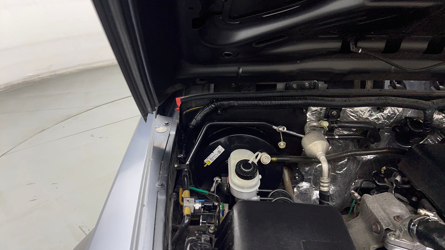 Used 2022 mahindra Thar LX Hard Top Petrol AT 4WD Petrol Automatic engine ENGINE RIGHT SIDE HINGE & APRON VIEW