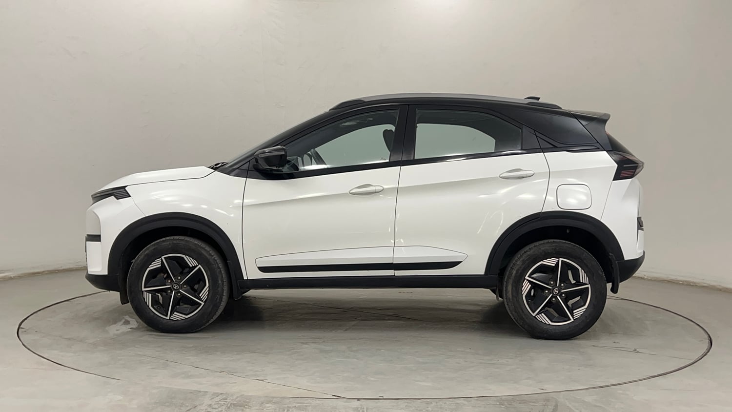 Used 2024 Tata Nexon Fearless S 1.5 Revotorq Diesel 6MT DT Diesel Manual exterior LEFT SIDE VIEW