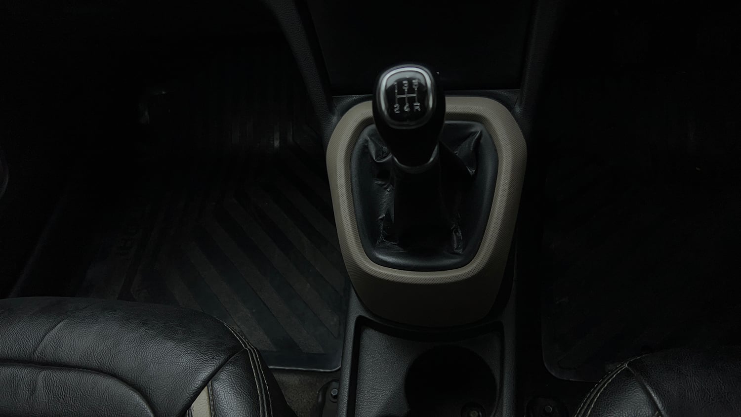Used 2016 Hyundai Xcent S 1.2 Petrol Manual interior GEAR  KNOB VIEW