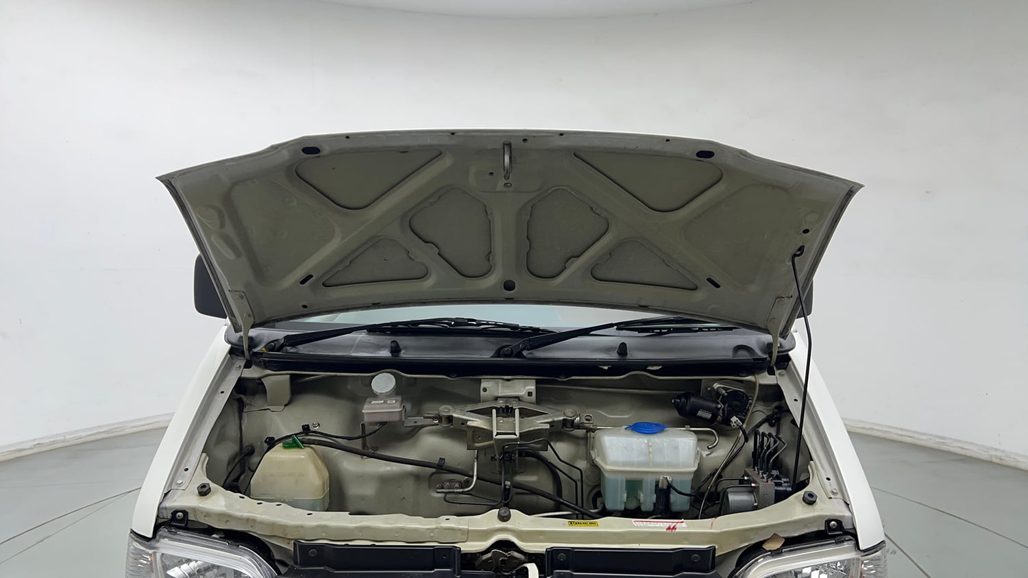 Used 2022 Maruti Suzuki Eeco 5 STR AC (O) Petrol Manual engine ENGINE & BONNET OPEN FRONT VIEW