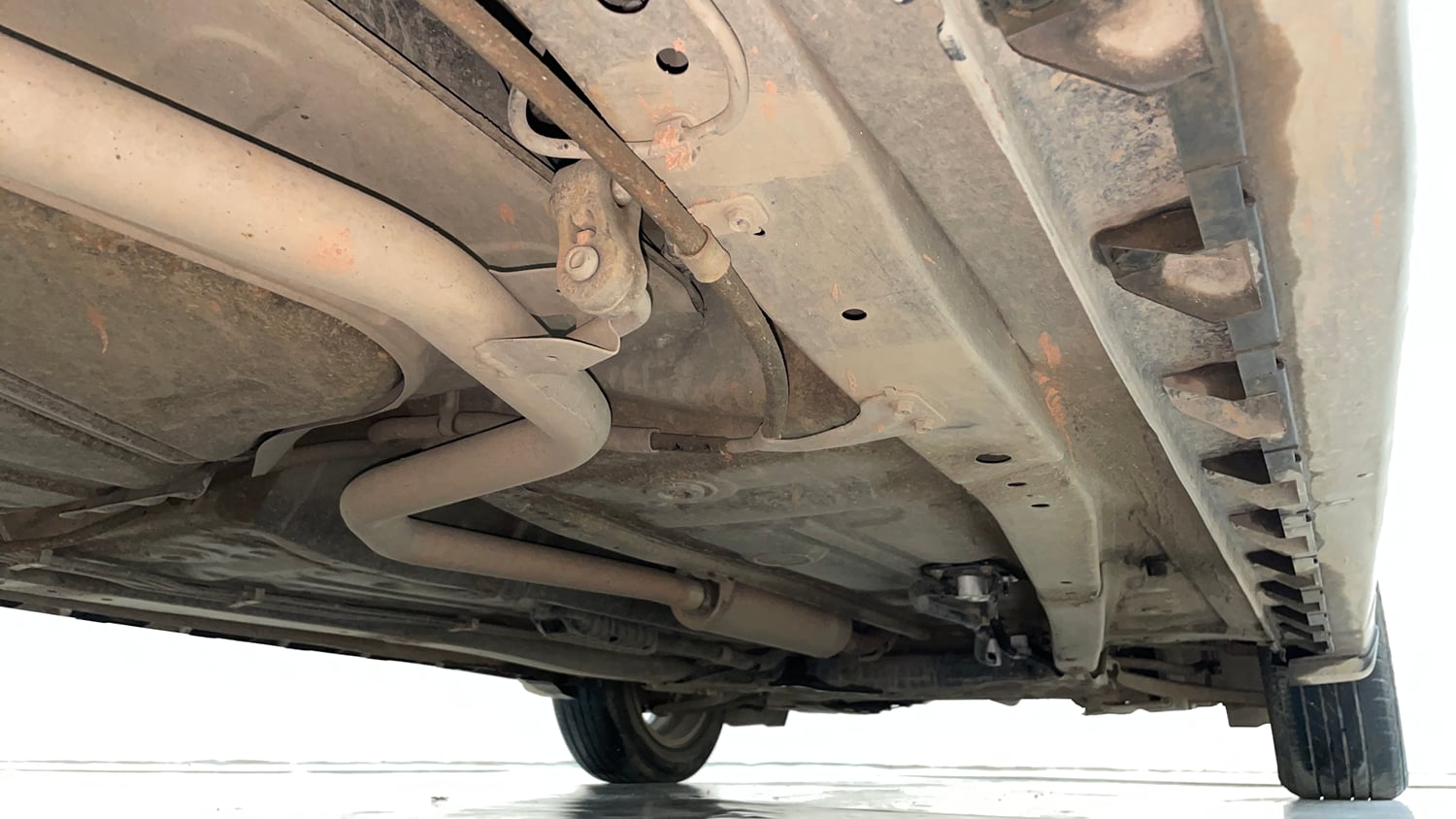 Used 2022 Maruti Suzuki XL6 Alpha Plus AT Petrol Petrol Automatic extra REAR RIGHT UNDERBODY VIEW
