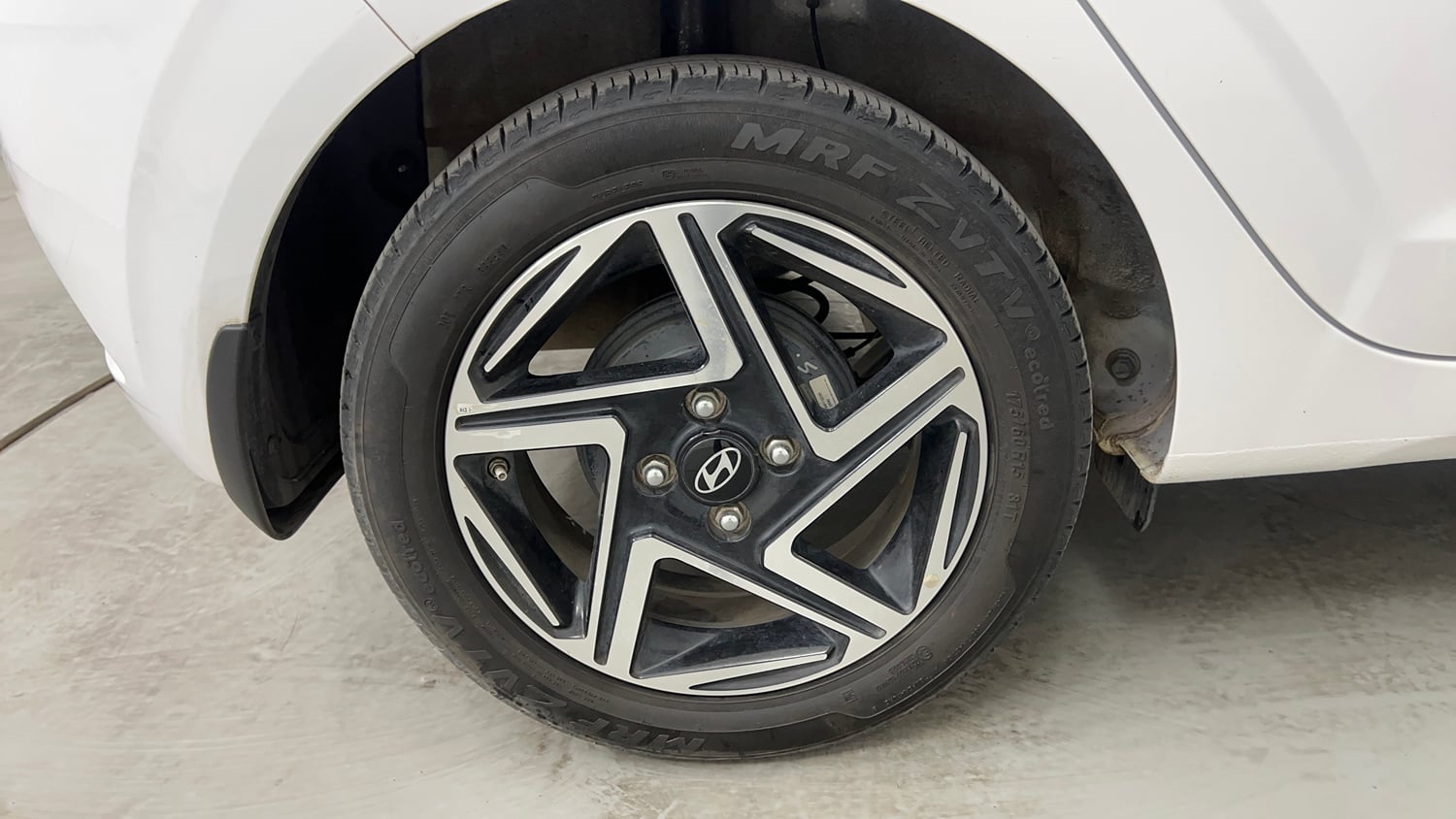 Used 2024 Hyundai Grand i10 Nios Asta 1.2 Kappa AMT Petrol Automatic tyres RIGHT REAR TYRE RIM VIEW