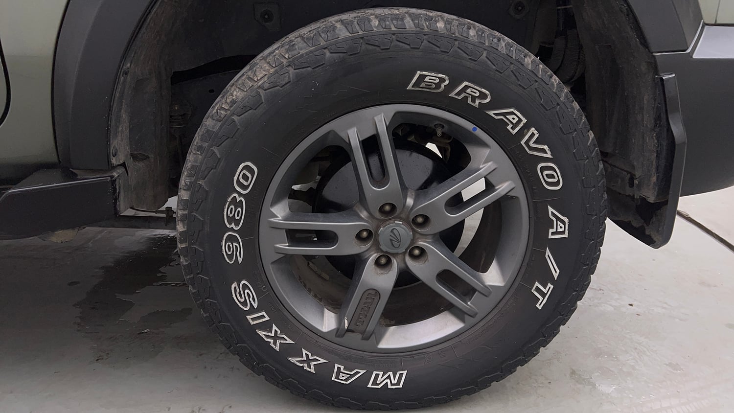 Used 2022 mahindra Thar LX Hard Top Petrol AT 4WD Petrol Automatic tyres LEFT REAR TYRE RIM VIEW