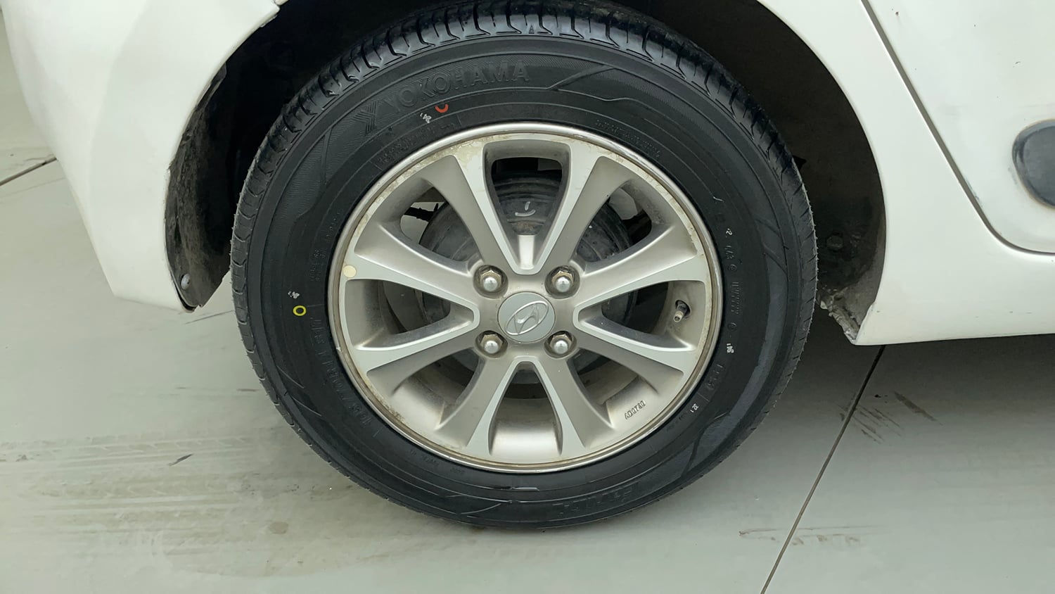 Used 2016 Hyundai Grand i10 Asta 1.2 Kappa VTVT Petrol Manual tyres RIGHT REAR TYRE RIM VIEW