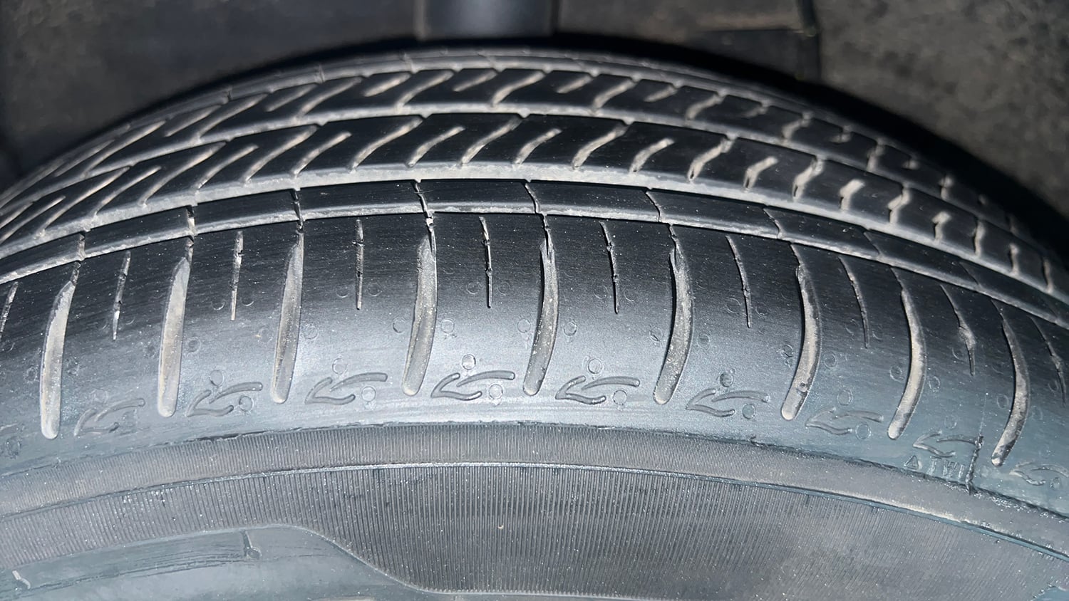 Used 2023 Hyundai Aura SX 1.2 Petrol Petrol Manual tyres RIGHT REAR TYRE TREAD VIEW