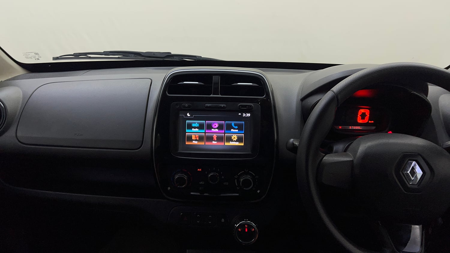 Used 2017 Renault Kwid 1.0 RXL AMT Petrol Automatic interior MUSIC SYSTEM & AC CONTROL VIEW