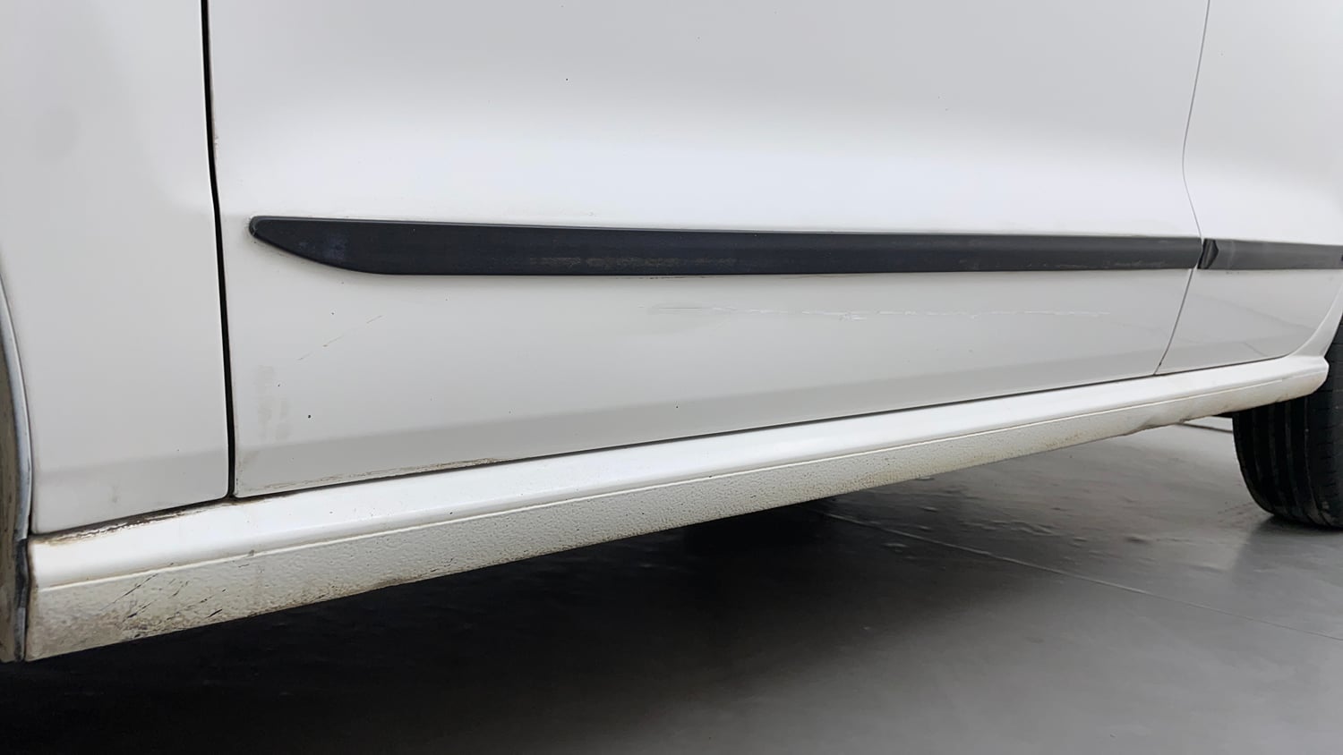 Used 2015 Volkswagen Polo Trendline 1.2L (P) Petrol Manual dents MINOR SCRATCH