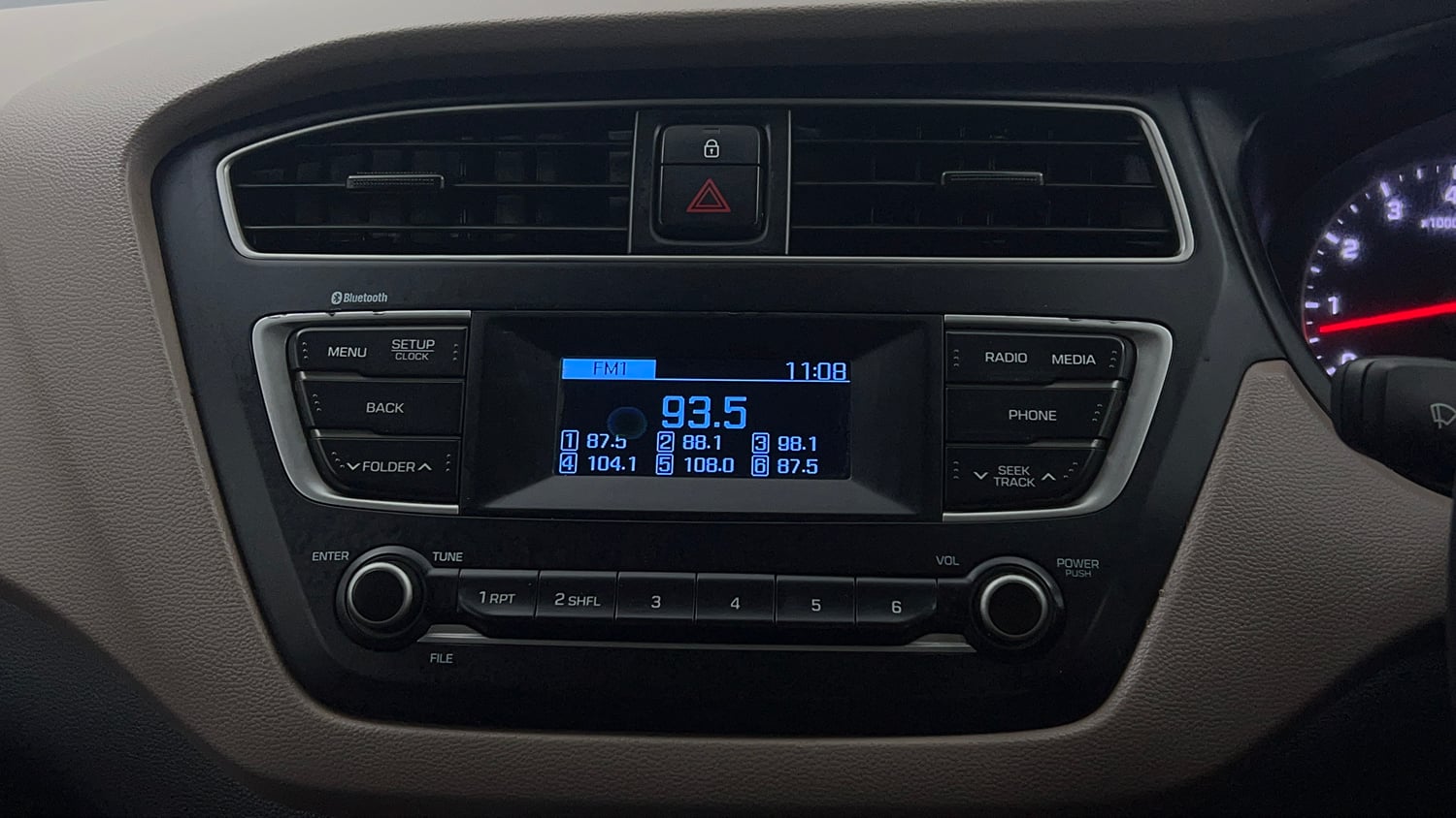 Used 2019 Hyundai Elite i20 Magna Plus 1.2 Petrol Manual top_features Integrated (in-dash) music system