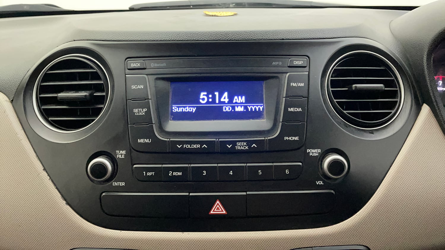 Used 2016 Hyundai Grand i10 Asta 1.2 Kappa VTVT Petrol Manual top_features Integrated (in-dash) music system