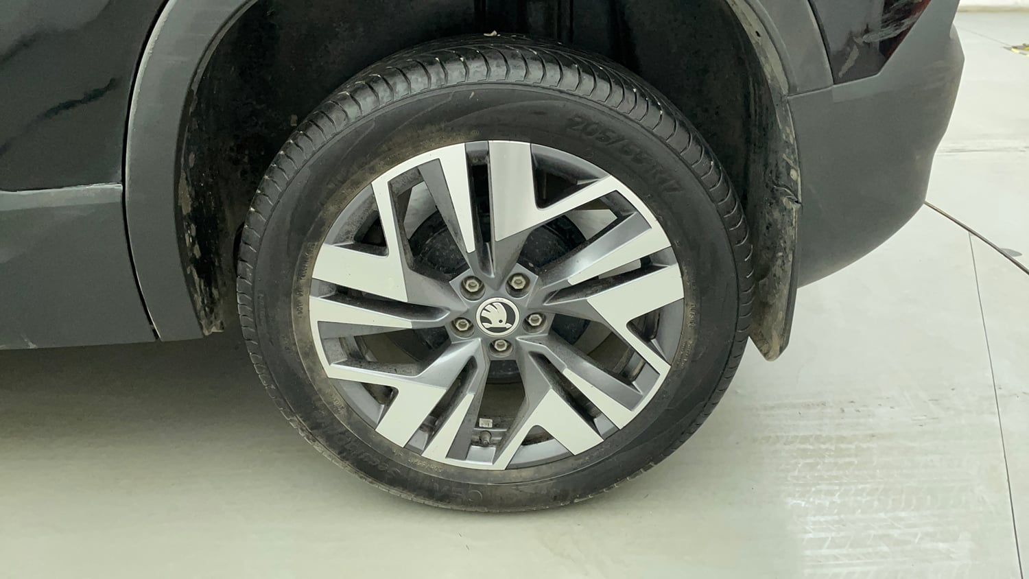 Used 2026 Skoda Kylaq Prestige+ 1.0 TSI AT Petrol Automatic tyres LEFT REAR TYRE RIM VIEW