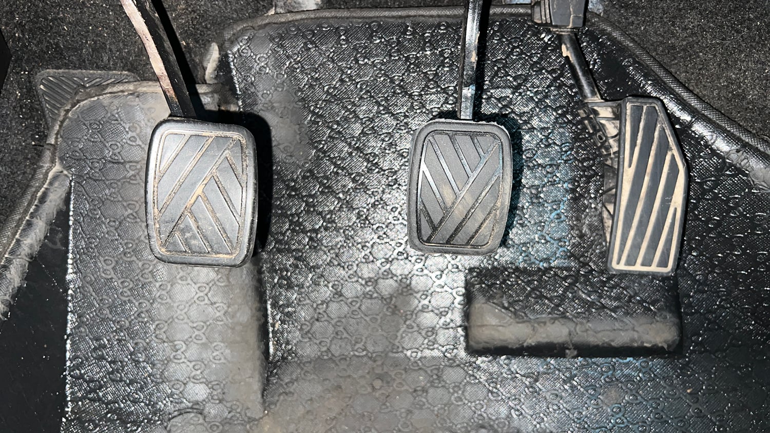 Used 2022 Maruti Suzuki XL6 Alpha Plus MT Petrol Petrol Manual interior PEDALS VIEW