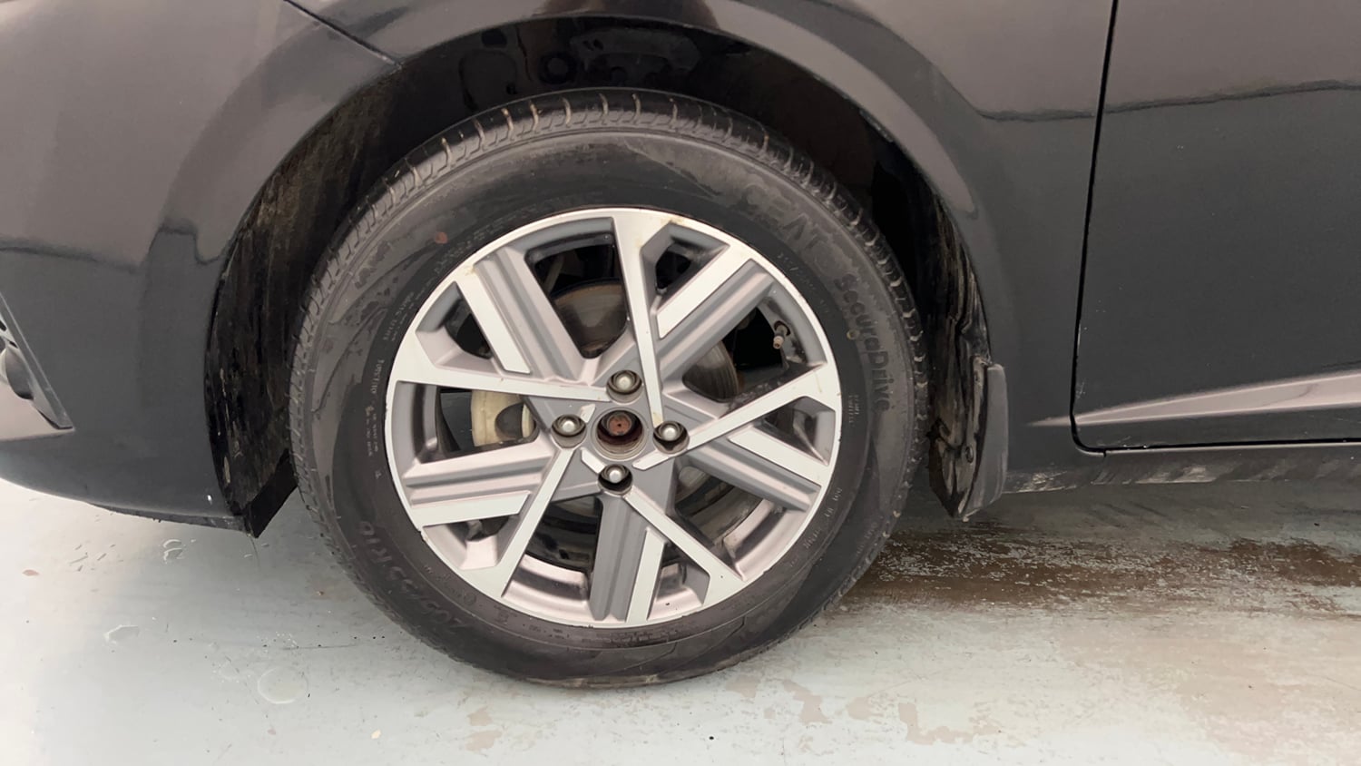 Used 2023 Hyundai Verna SX 1.5 Petrol MT Petrol Manual tyres LEFT FRONT TYRE RIM VIEW