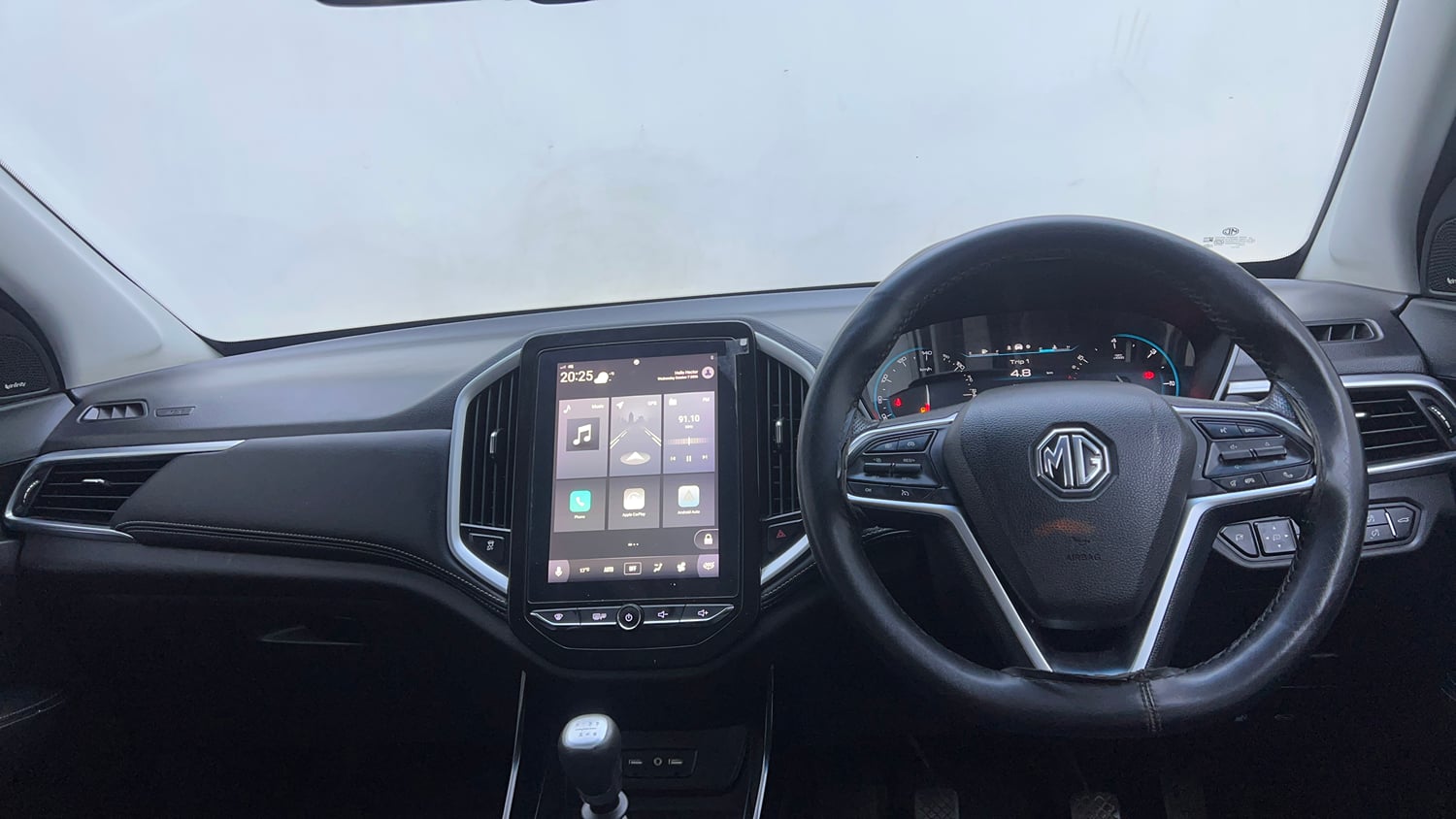 Used 2020 MG Motors Hector Sharp 2.0 Diesel Dual Tone Diesel Manual interior DASHBOARD VIEW