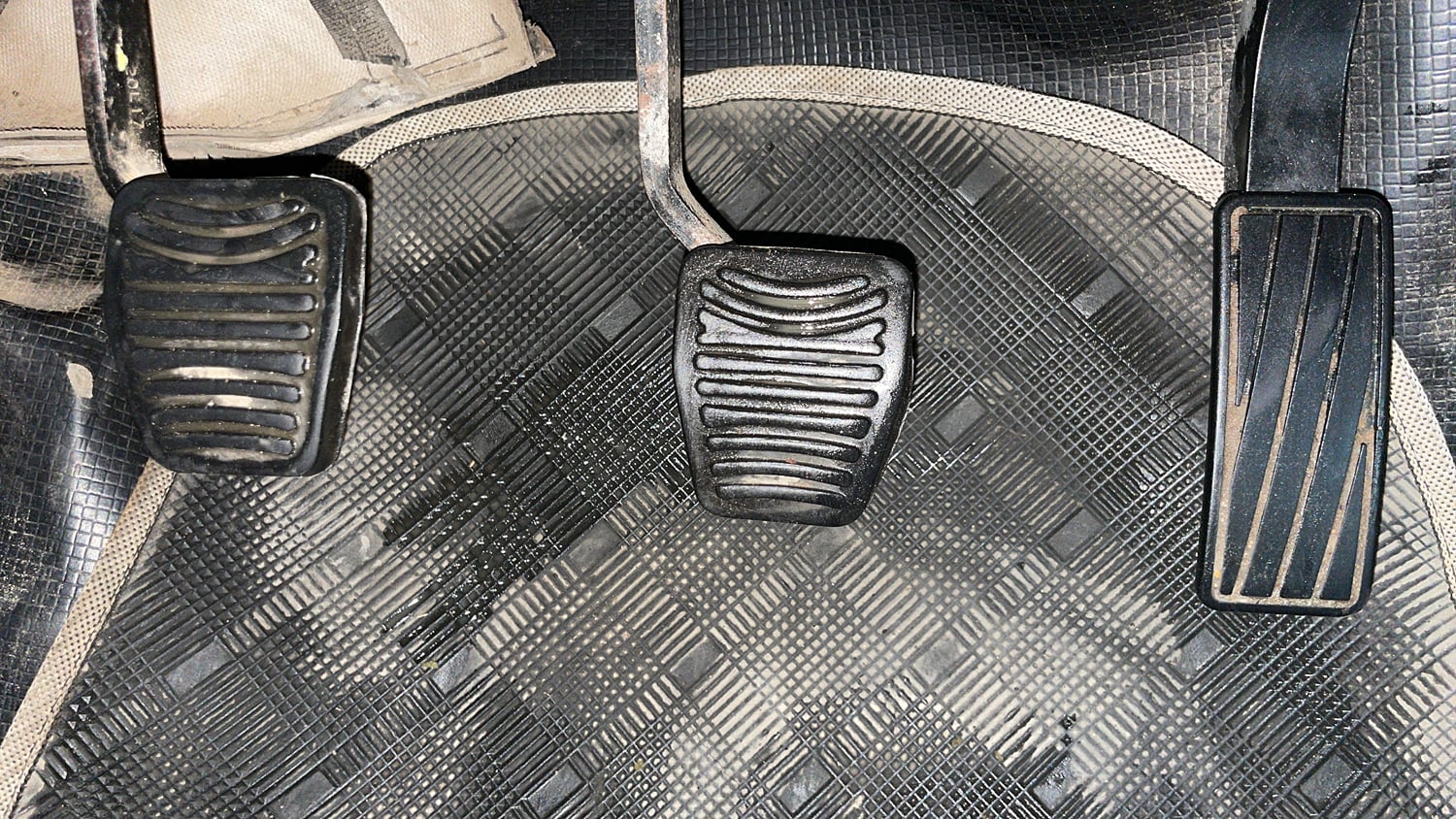 Used 2018 Mahindra KUV100 NXT K2 6 STR Petrol Manual interior PEDALS VIEW