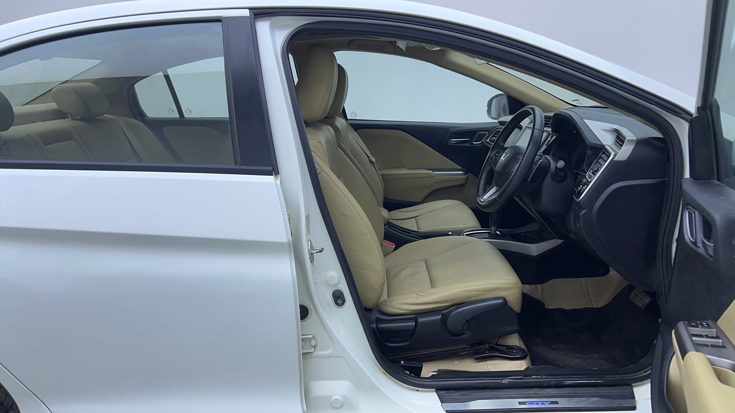Used 2017 Honda City ZX CVT Petrol Petrol Automatic interior RIGHT SIDE FRONT DOOR CABIN VIEW