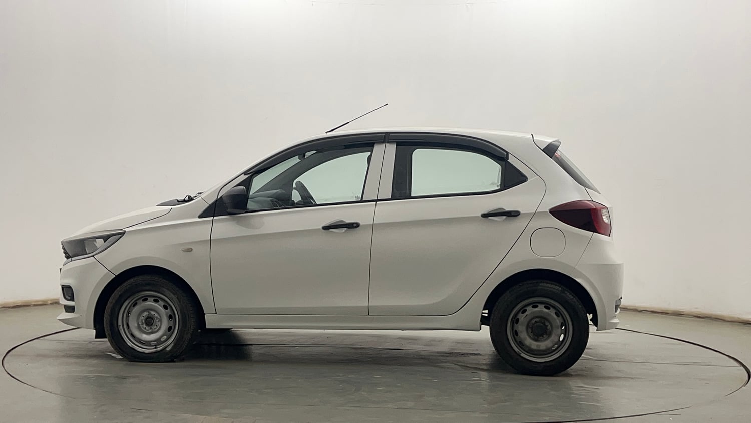 Used 2021 Tata Tiago XE Petrol Manual exterior LEFT SIDE VIEW