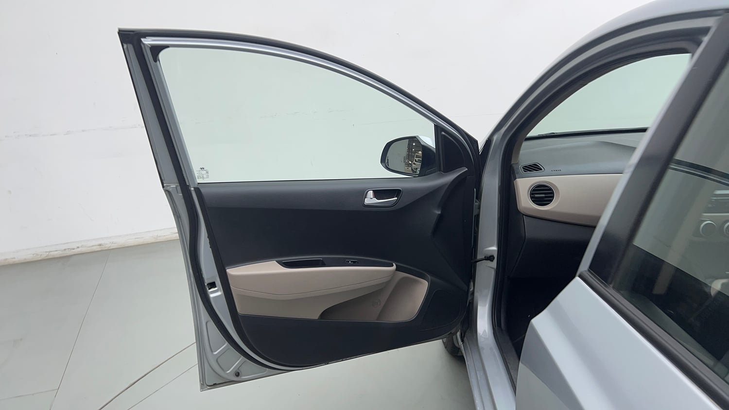 Used 2019 Hyundai Xcent SX Petrol Manual interior LEFT FRONT DOOR OPEN VIEW