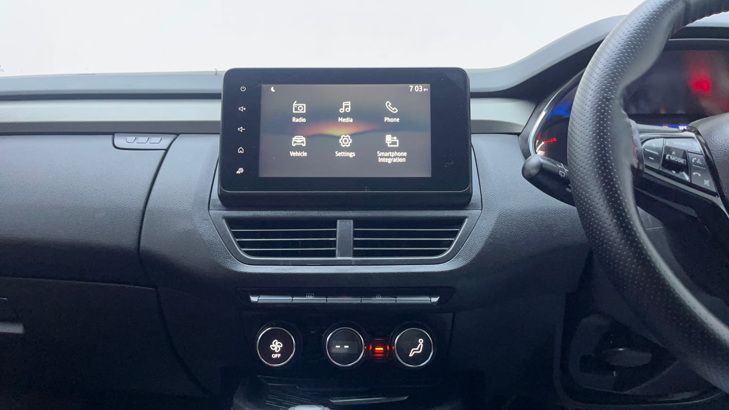 Used 2021 Renault Kiger RXZ Turbo CVT Dual Tone Petrol Automatic interior MUSIC SYSTEM & AC CONTROL VIEW