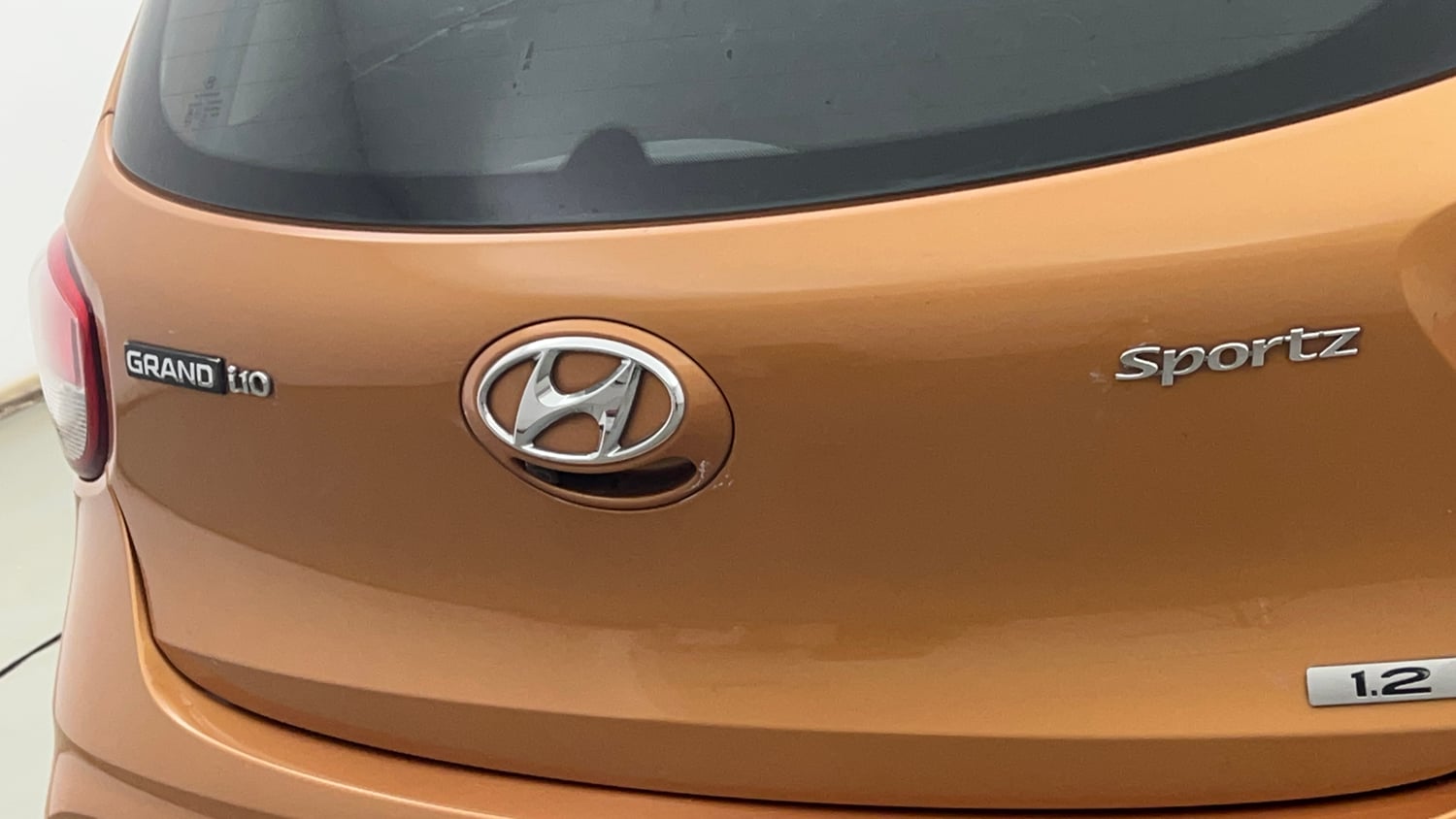 Used 2017 Hyundai Grand i10 Sportz (O) 1.2 Kappa VTVT Petrol Manual dents MINOR SCRATCH