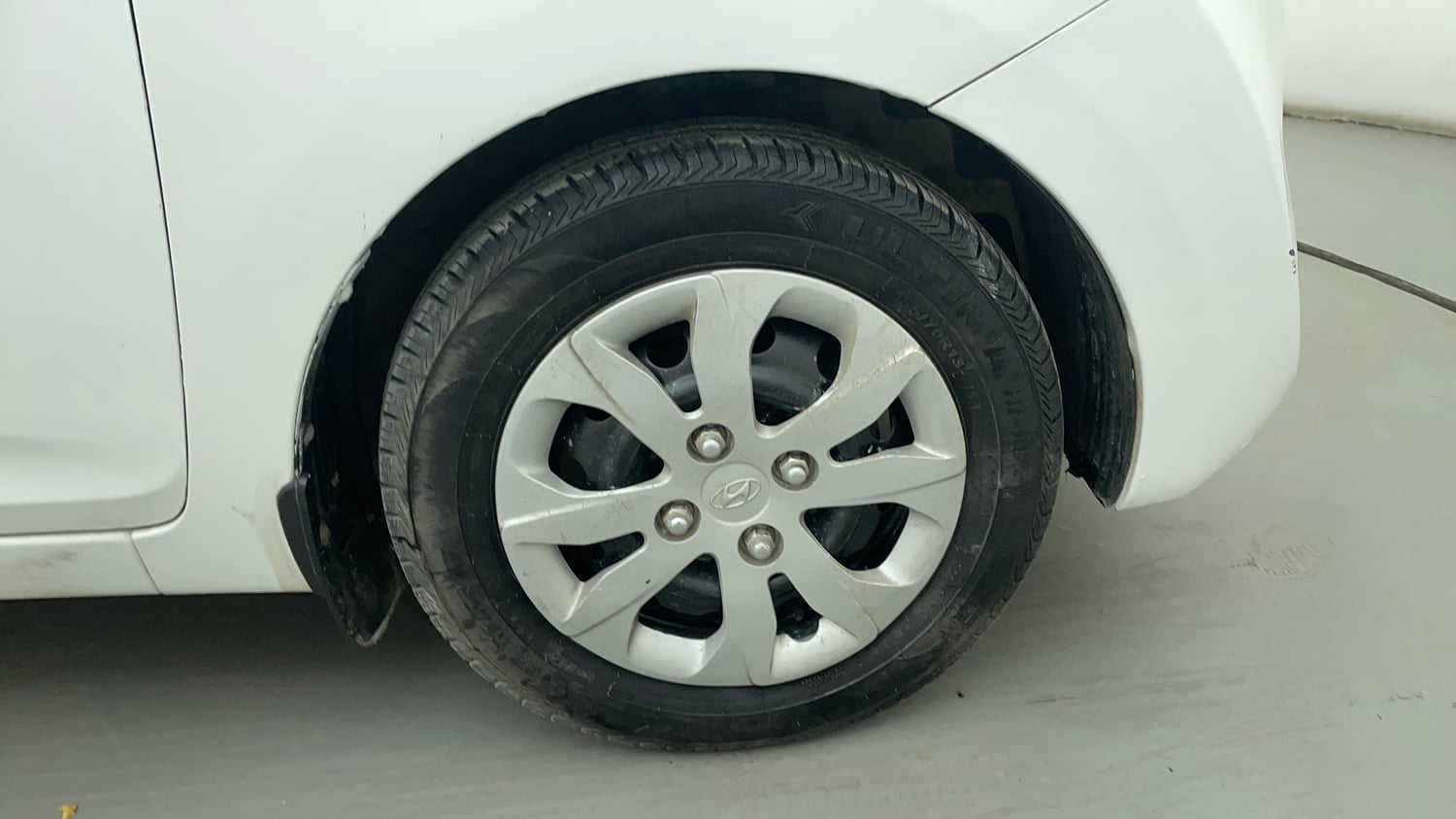Used 2015 Hyundai Eon Magna + Petrol Manual tyres RIGHT FRONT TYRE RIM VIEW