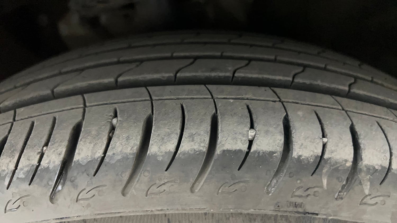 Used 2024 Mahindra XUV700 AX7 Luxury Pack Petrol AT 7 STR Petrol Automatic tyres RIGHT FRONT TYRE TREAD VIEW
