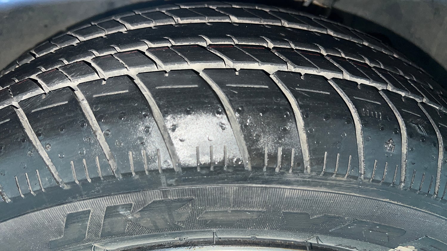 Used 2024 Tata Tiago EV XT Medium Range Electric Automatic tyres RIGHT FRONT TYRE TREAD VIEW