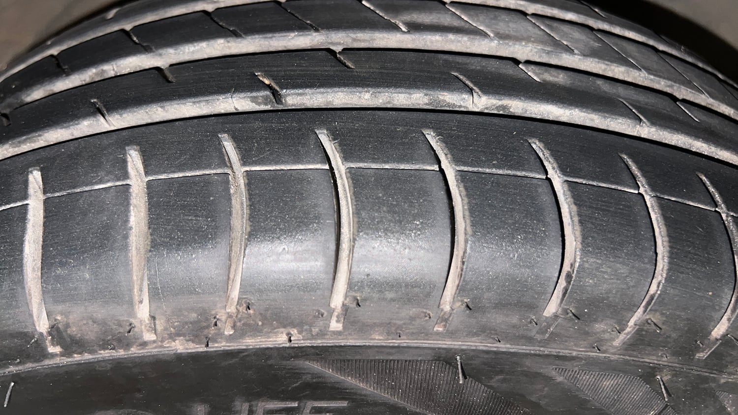 Used 2017 Hyundai Elite i20 Sportz 1.2 Petrol Manual tyres RIGHT FRONT TYRE TREAD VIEW