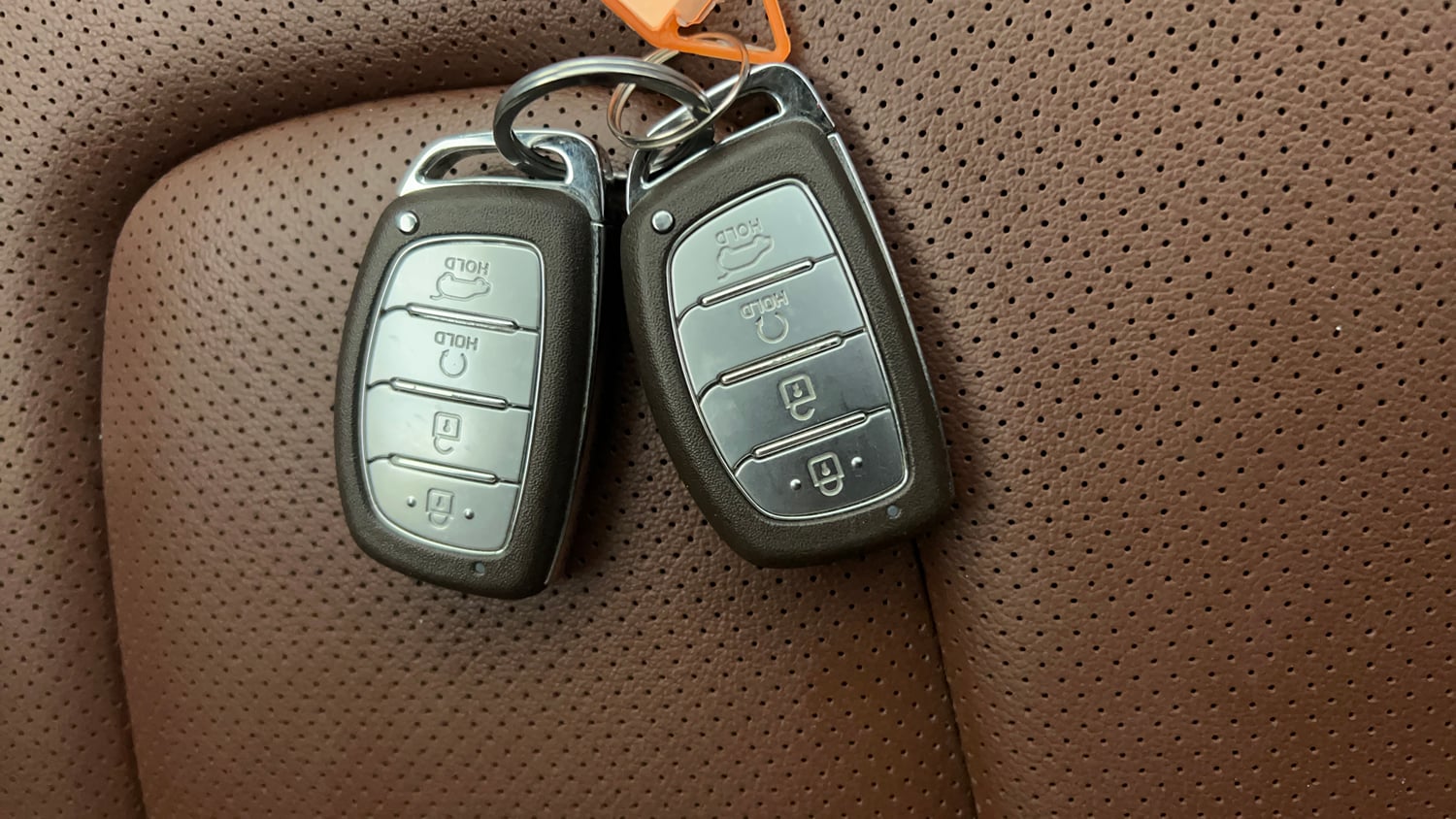 Used 2024 Hyundai Alcazar Signature (O) 7 STR 1.5 Petrol DCT Petrol Automatic extra CAR KEY VIEW