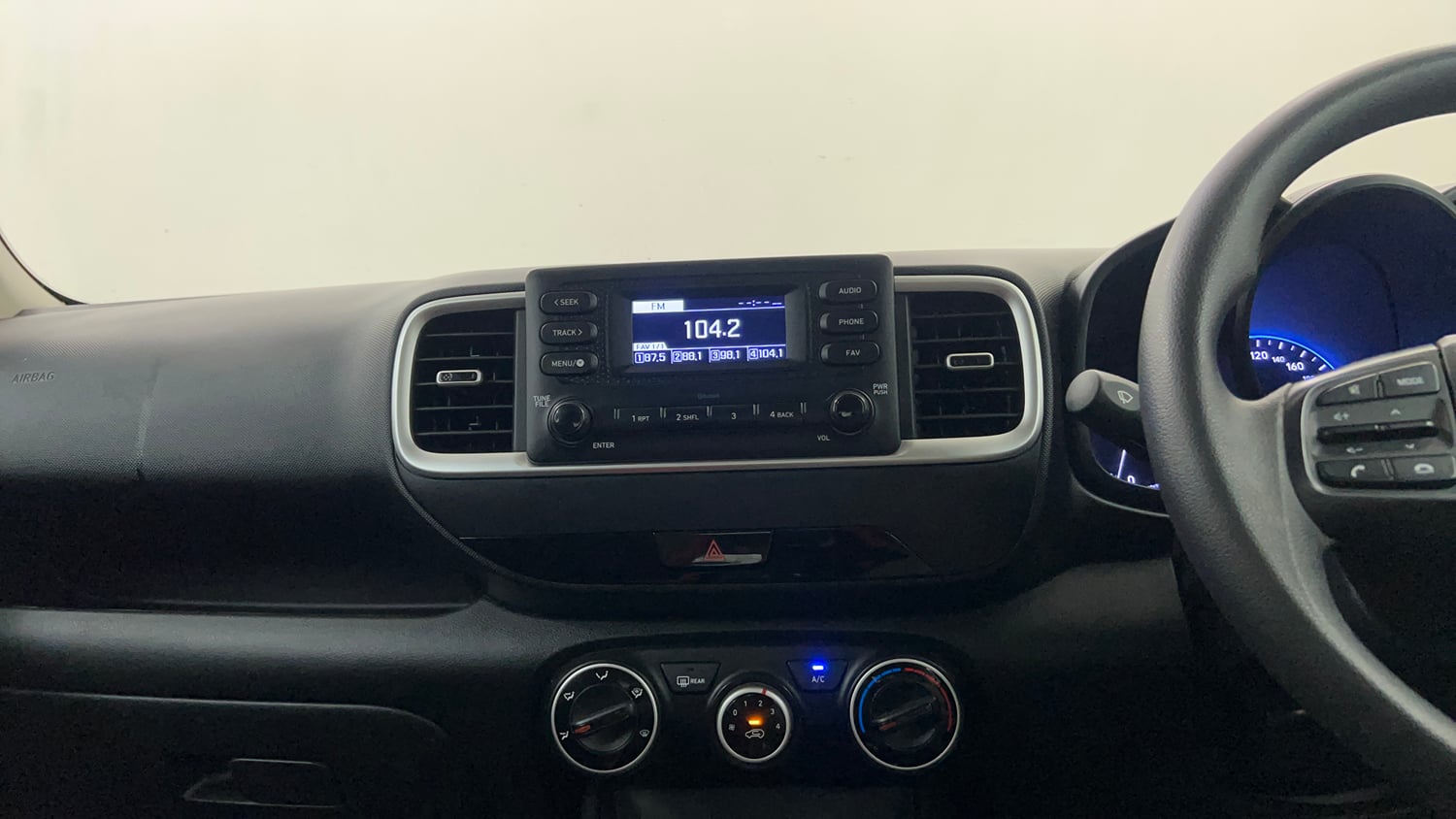 Used 2020 Hyundai Venue S 1.0 Turbo Petrol Manual interior MUSIC SYSTEM & AC CONTROL VIEW