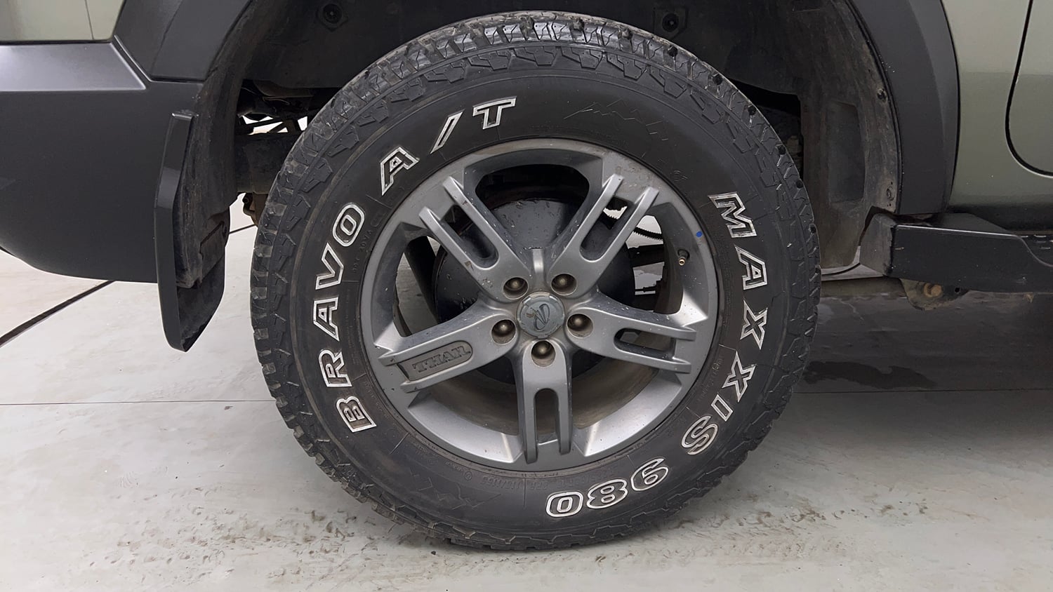Used 2022 mahindra Thar LX Hard Top Petrol AT 4WD Petrol Automatic tyres RIGHT REAR TYRE RIM VIEW