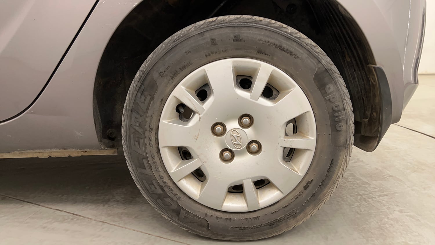 Used 2013 Hyundai i20 Magna 1.2 Petrol Manual tyres LEFT REAR TYRE RIM VIEW