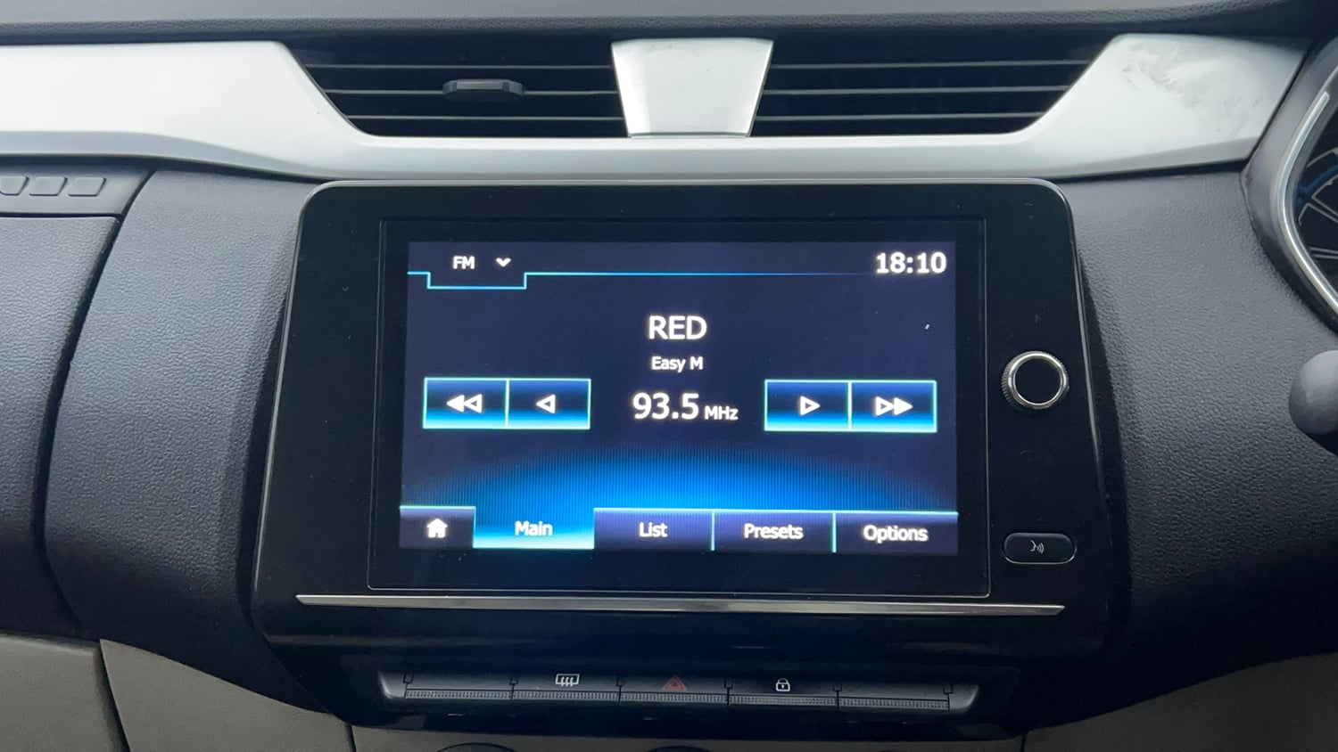 Used 2020 Renault Triber RXZ EASY-R AMT Petrol Automatic top_features Touch screen infotainment system