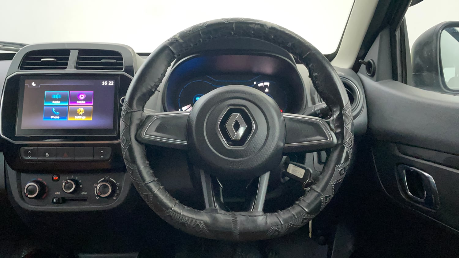 Used 2020 Renault Kwid RXT Petrol Manual interior STEERING VIEW