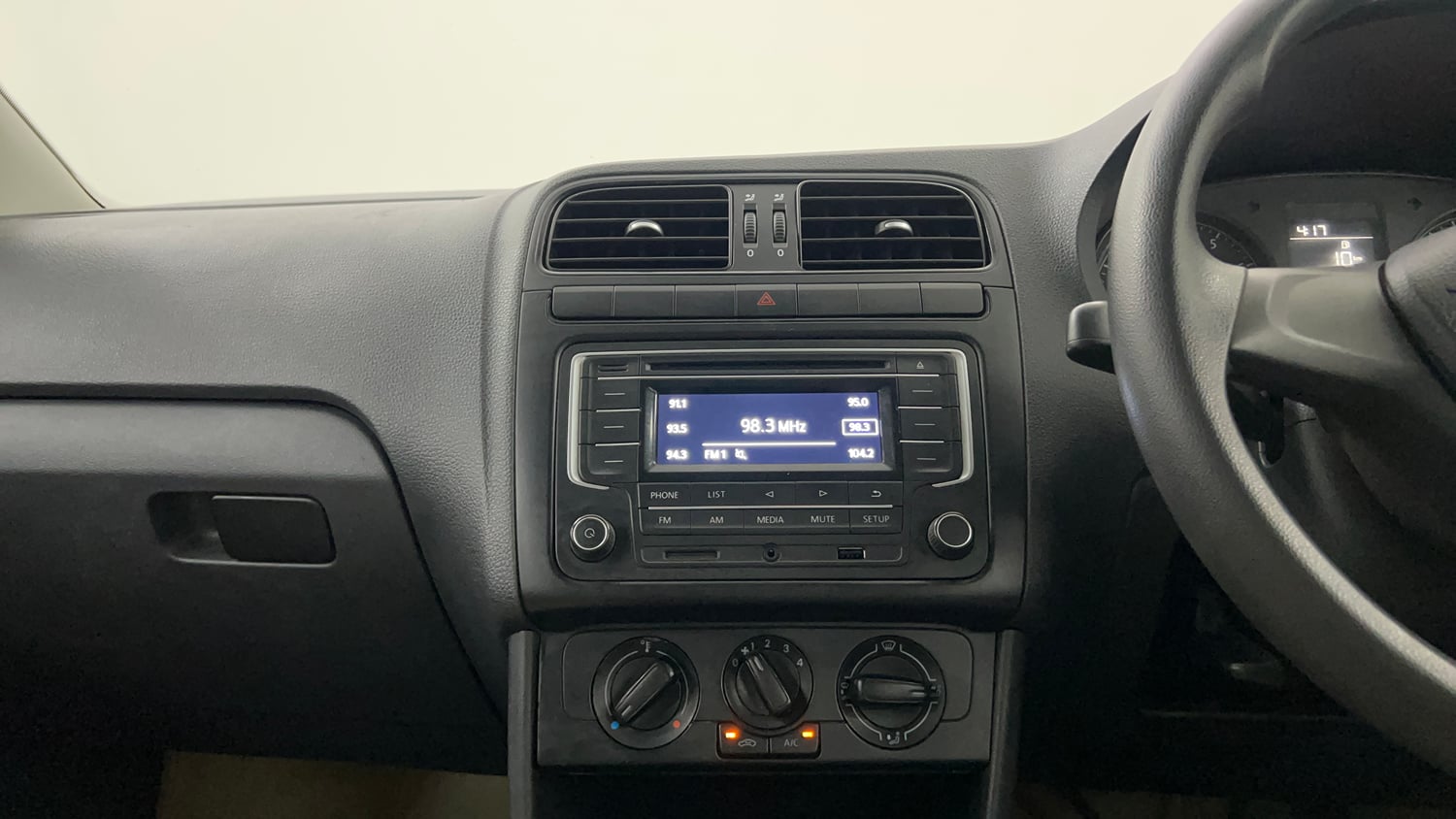 Used 2018 Volkswagen Ameo Comfortline 1.2L (P) Petrol Manual interior MUSIC SYSTEM & AC CONTROL VIEW