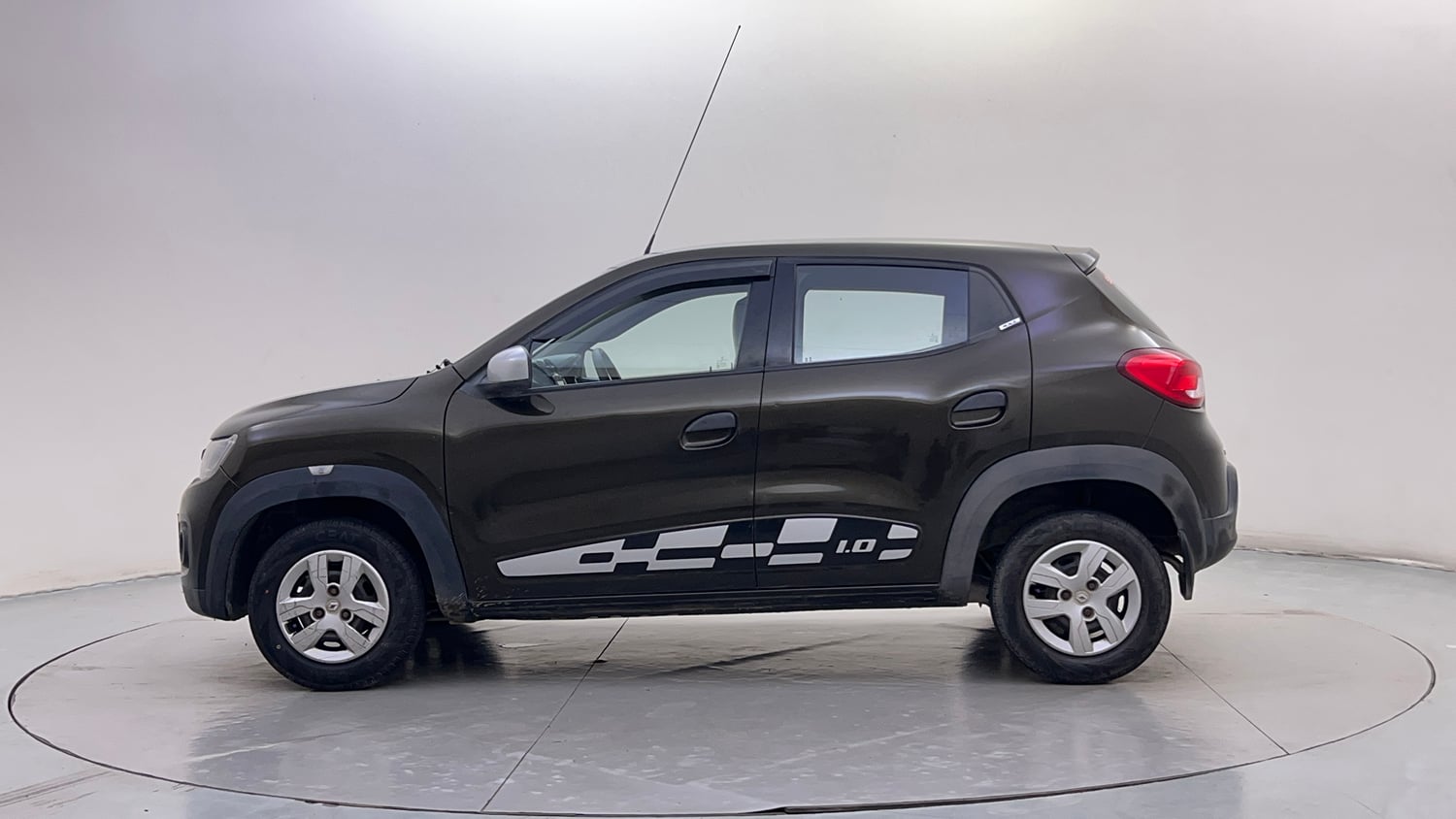 Used 2017 Renault Kwid 1.0 RXL AMT Petrol Automatic exterior LEFT SIDE VIEW