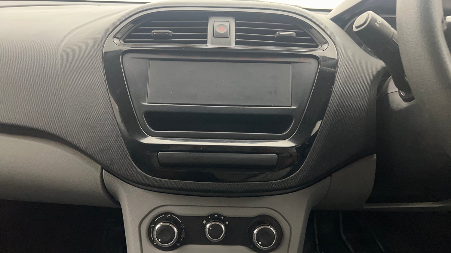 Used 2021 Tata Tiago XE Petrol Manual interior MUSIC SYSTEM & AC CONTROL VIEW