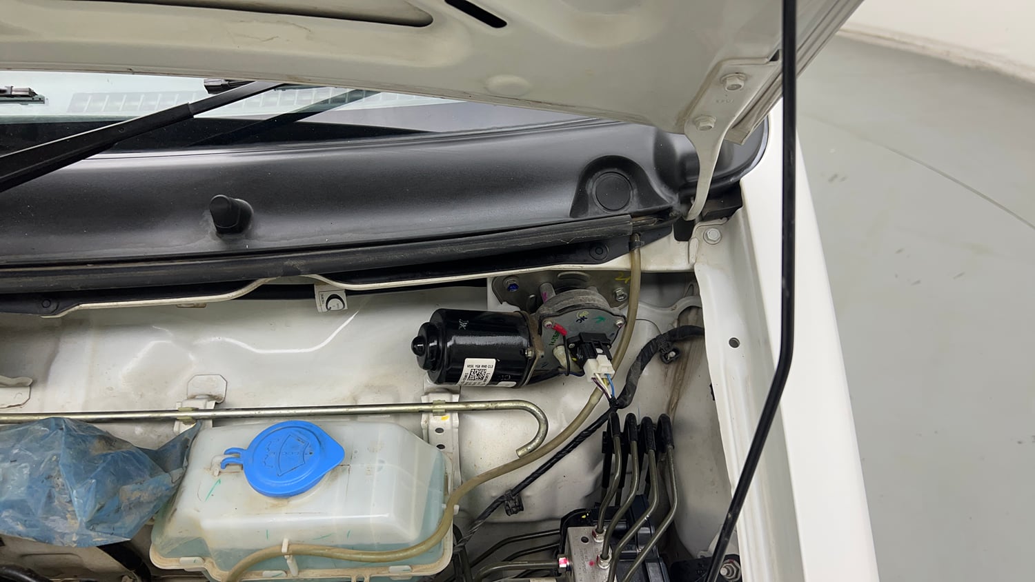Used 2024 Maruti Suzuki Eeco 5 STR AC (O) CNG Cng Manual engine ENGINE LEFT SIDE HINGE & APRON VIEW