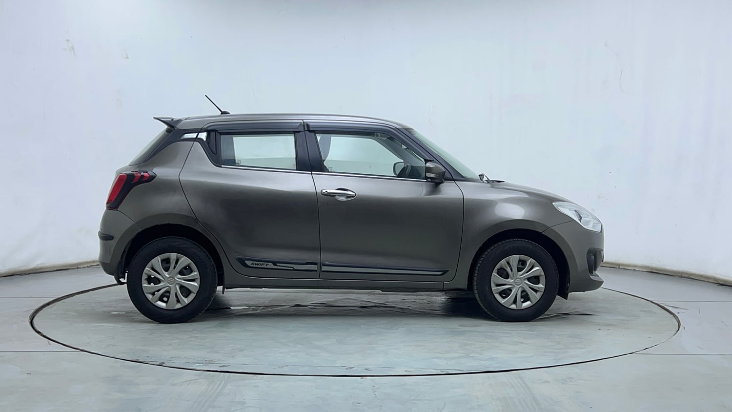 Used 2022 Maruti Suzuki Swift VXi Petrol Manual exterior RIGHT SIDE VIEW