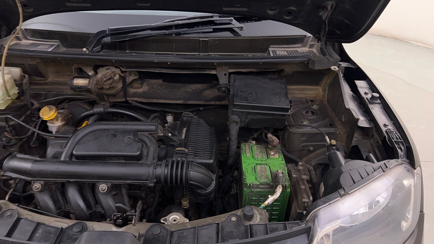 Used 2017 Renault Kwid 1.0 RXL AMT Petrol Automatic engine ENGINE LEFT SIDE HINGE & APRON VIEW