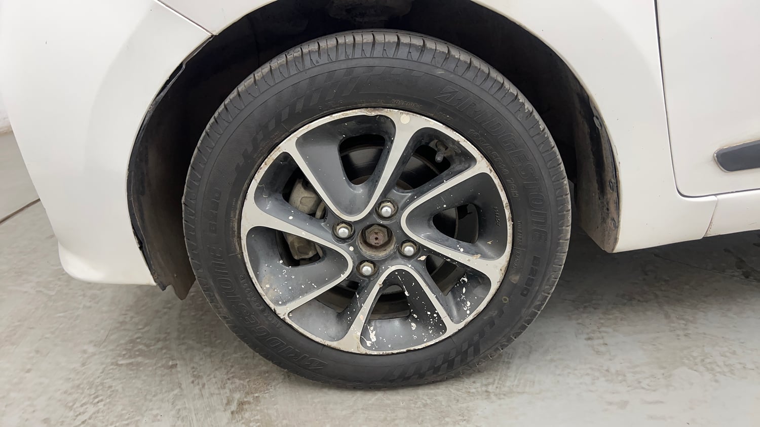 Used 2018 Hyundai Grand i10 Sportz (O) AT 1.2 Kappa VTVT Petrol Automatic tyres LEFT FRONT TYRE RIM VIEW