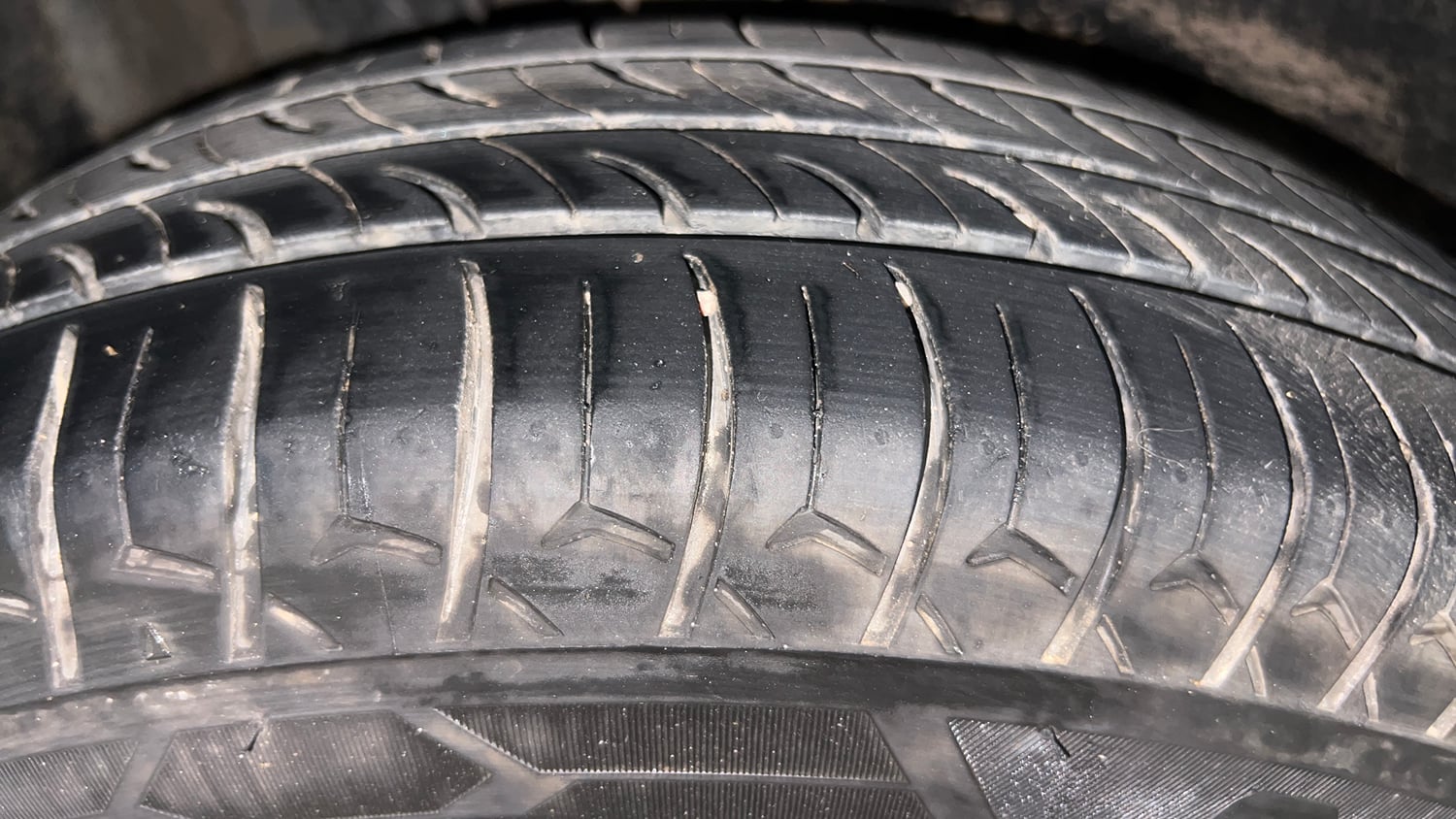Used 2017 Maruti Suzuki Dzire VXi AMT Petrol Automatic tyres RIGHT REAR TYRE TREAD VIEW